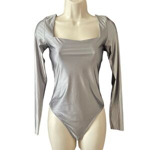 Aritzia Babaton Silver Metallic Bodysuit Women’s S Square Neck Long Sleeve Sexy